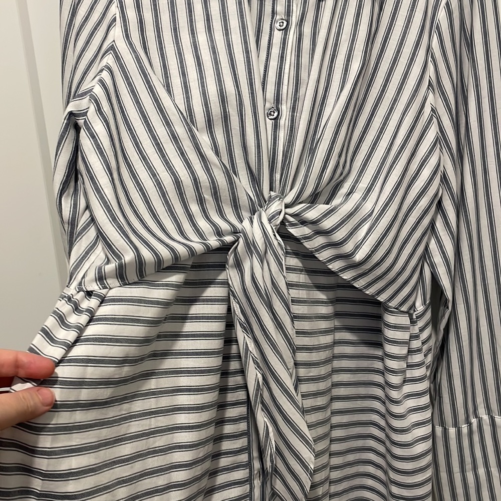 Mossimo button down top - Picture 2 of 7